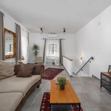 Casa vacanze Cozy In With Kitchen
